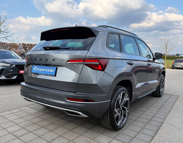Hinten Skoda Karoq 2026 SPORTLINE 1.5 TSI ACT EVO 110 kW DSG