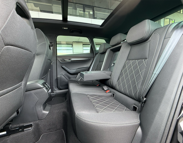 R&uuml;cksitzbank Skoda Karoq 2026 SPORTLINE 1.5 TSI ACT EVO 110 kW DSG