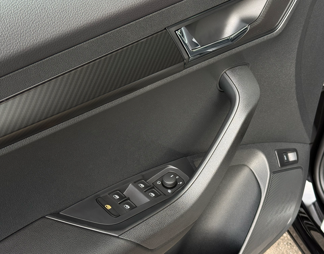 Fahrert&uuml;r Highlights Skoda Karoq 2026 SPORTLINE 1.5 TSI ACT EVO 110 kW DSG