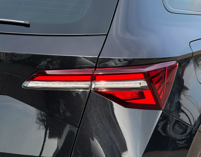 LED R&uuml;ckleuchte Skoda Karoq 2026 SPORTLINE 1.5 TSI ACT EVO 110 kW DSG