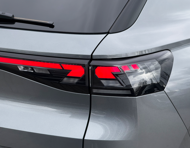 LED R&uuml;ckleuchte Volkswagen T-Roc R-Line 1.5 eTSI OPF DSG 150