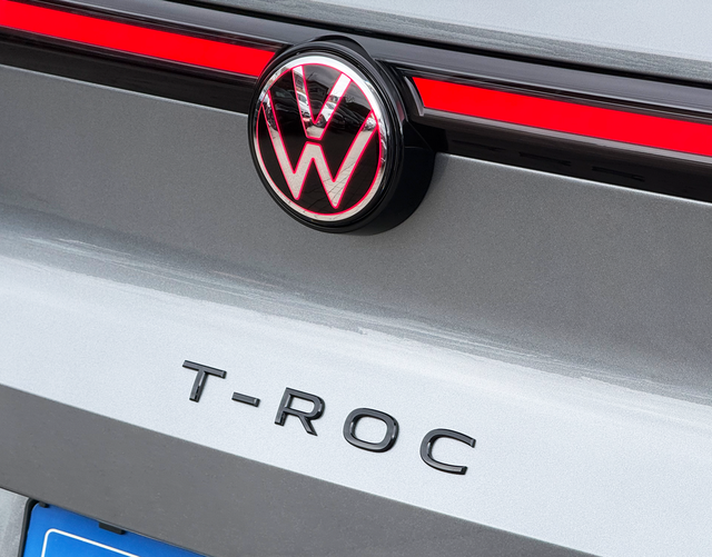 Logo hinten Volkswagen T-Roc R-Line 1.5 eTSI OPF DSG 150
