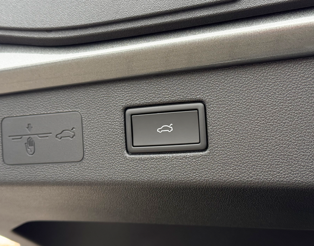 Kofferraum elektrisch Volkswagen T-Roc R-Line 1.5 eTSI OPF DSG 150