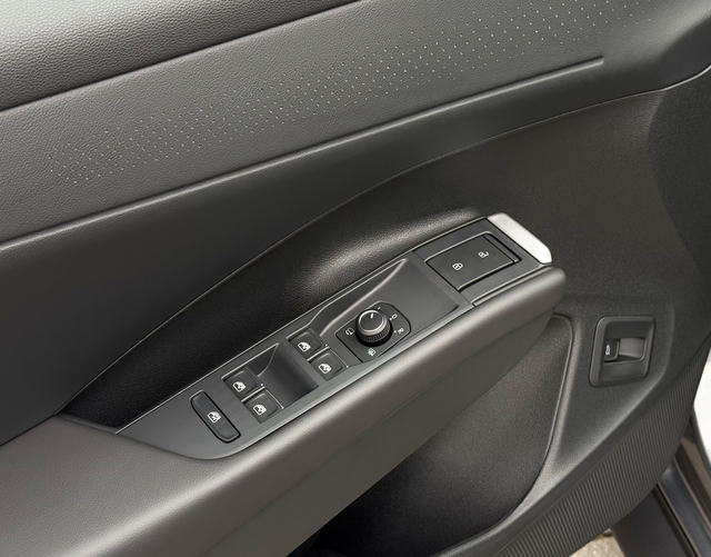 Fahrert&uuml;r Highlights Volkswagen T-Roc R-Line 1.5 eTSI OPF DSG 150