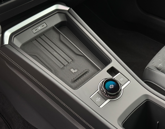 Innenraum Highlights Volkswagen T-Roc R-Line 1.5 eTSI OPF DSG 150