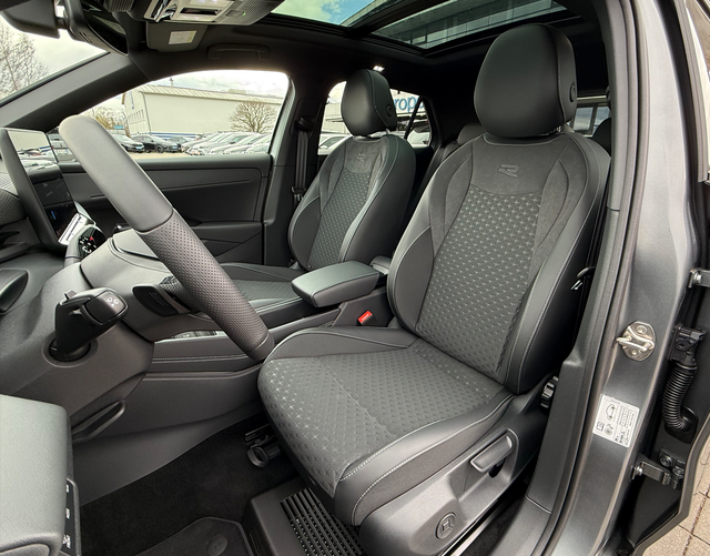 Vordersitze Polsterung Volkswagen T-Roc R-Line 1.5 eTSI OPF DSG 150