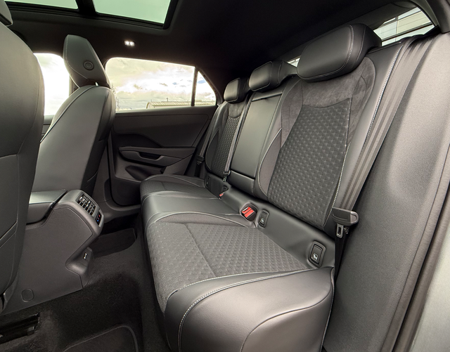 R&uuml;cksitzbank Volkswagen T-Roc R-Line 1.5 eTSI OPF DSG 150