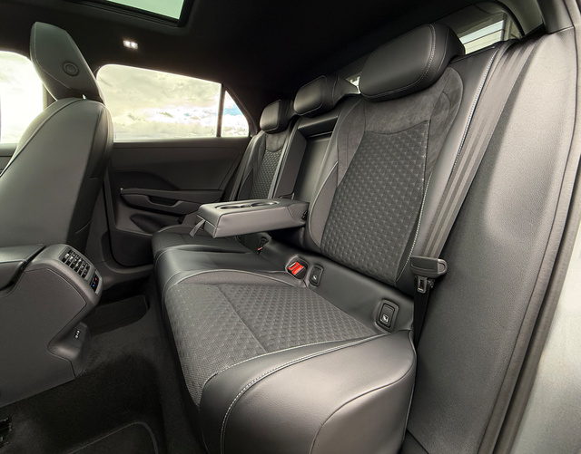 R&uuml;cksitzbank Volkswagen T-Roc R-Line 1.5 eTSI OPF DSG 150