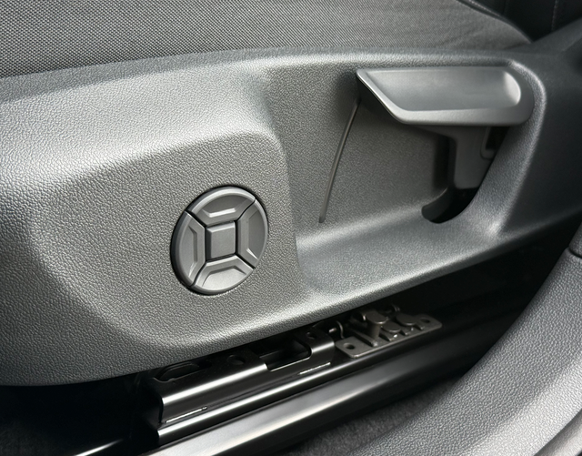 Fahrersitz elektrisch Volkswagen T-Roc R-Line 1.5 eTSI OPF DSG 150