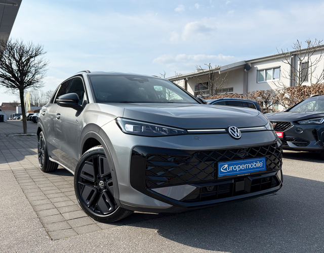 Vorne Volkswagen T-Roc R-Line 1.5 eTSI OPF DSG 150