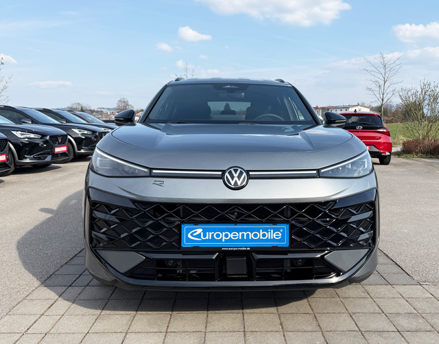 Vorne Volkswagen T-Roc R-Line 1.5 eTSI OPF DSG 150