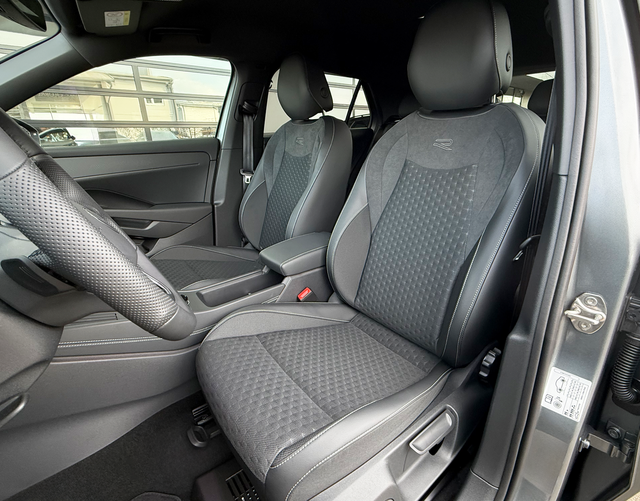 Vordersitze Polsterung Volkswagen T-Roc R-Line 1.5 eTSI OPF DSG 150
