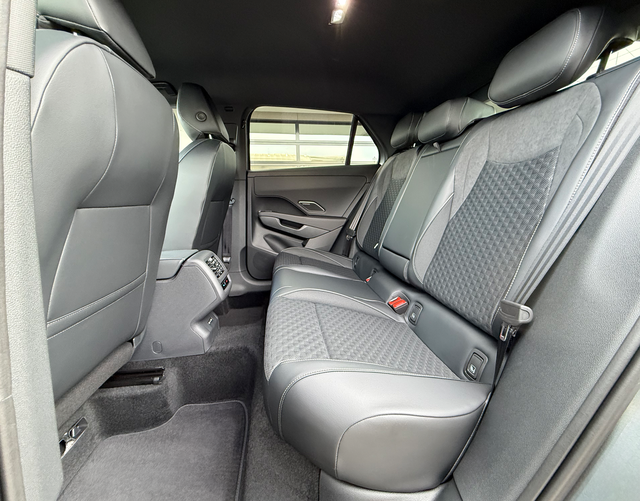 R&uuml;cksitzbank Volkswagen T-Roc R-Line 1.5 eTSI OPF DSG 150