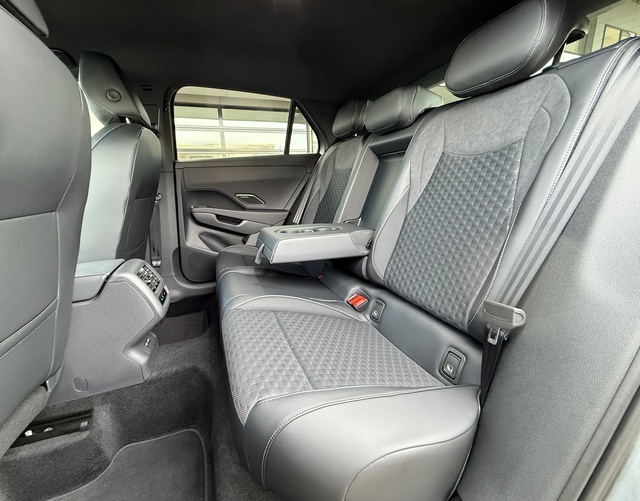 R&uuml;cksitzbank Volkswagen T-Roc R-Line 1.5 eTSI OPF DSG 150