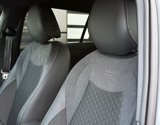 Vordersitze Polsterung Volkswagen T-Roc R-Line 1.5 eTSI OPF DSG 150
