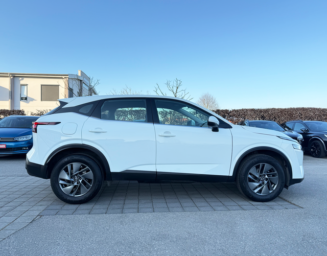 Beifahrerseite Nissan Qashqai ACENTA 1.3 DIG-T 160 Xtronic