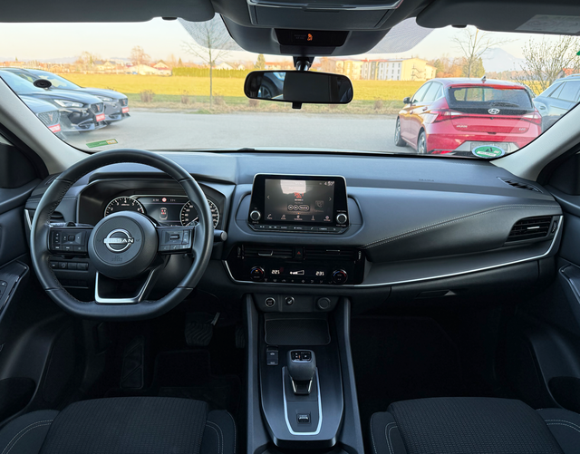 Innenraum Nissan Qashqai ACENTA 1.3 DIG-T 160 Xtronic