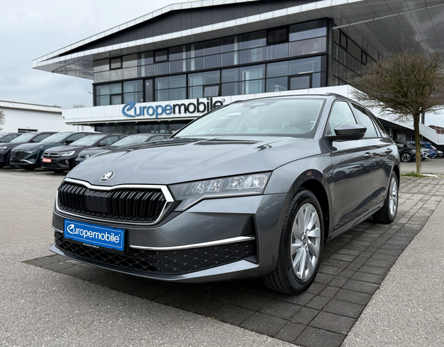 Vorne Skoda Octavia Combi SELECTION 2.0 TDI DSG