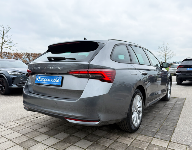 Hinten Skoda Octavia Combi SELECTION 2.0 TDI DSG