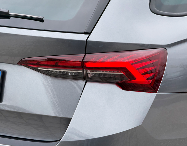 LED R&uuml;ckleuchte Skoda Octavia Combi SELECTION 2.0 TDI DSG