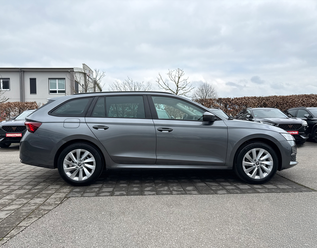 Beifahrerseite Skoda Octavia Combi SELECTION 2.0 TDI DSG