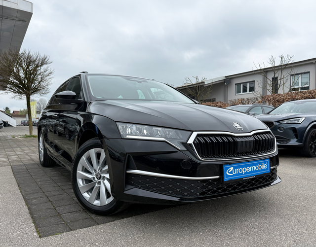 Vorne Skoda Octavia Combi SELECTION 2.0 TDI DSG 150