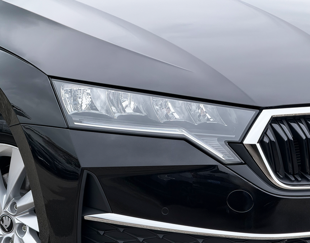 LED Scheinwerfer Skoda Octavia Combi SELECTION 2.0 TDI DSG 150