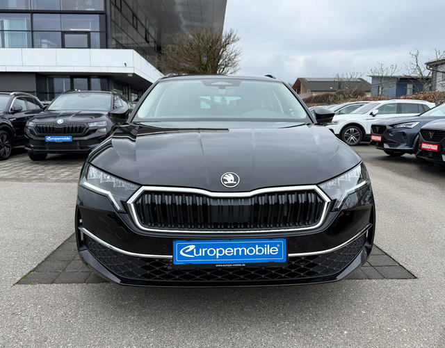 Vorne Skoda Octavia Combi SELECTION 2.0 TDI DSG 150