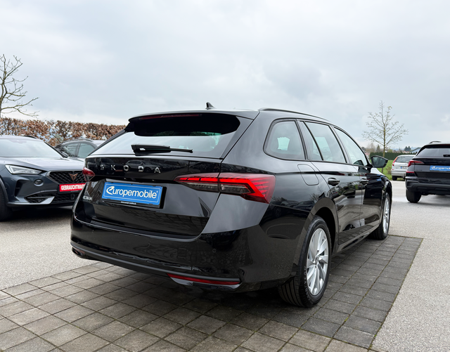 Hinten Skoda Octavia Combi SELECTION 2.0 TDI DSG 150