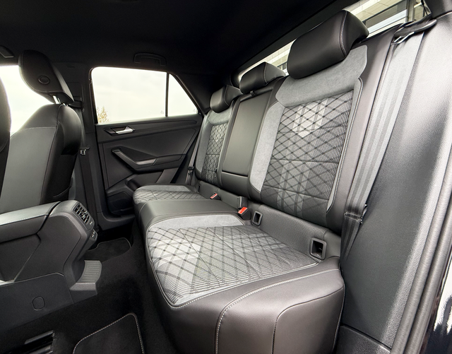 R&uuml;cksitzbank Volkswagen T-Roc R-LINE + "25th Anniversary" 1.5 TSI 150 DSG