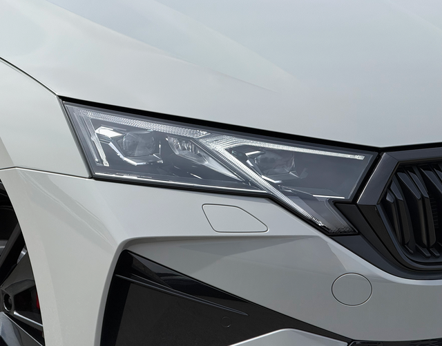 LED Scheinwerfer Skoda Octavia Combi RS 2.0 TSI 265 DSG
