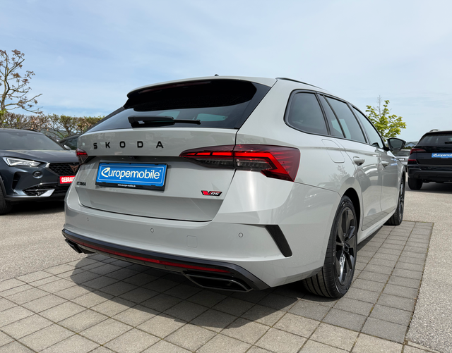 Hinten Skoda Octavia Combi RS 2.0 TSI 265 DSG
