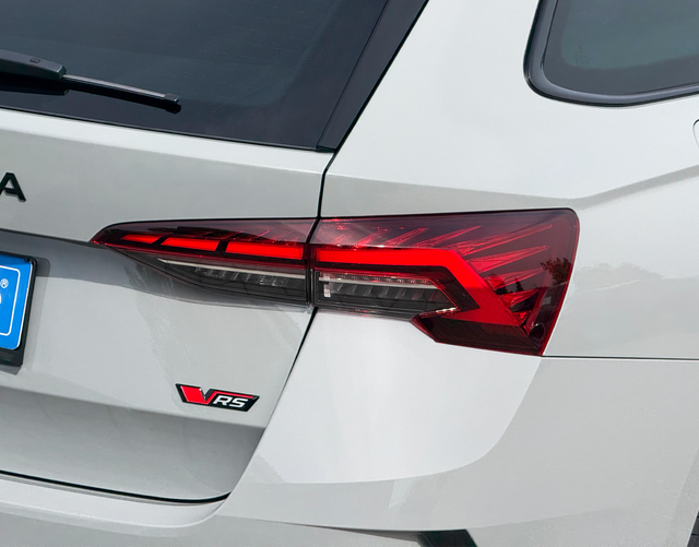 LED R&uuml;ckleuchte Skoda Octavia Combi RS 2.0 TSI 265 DSG