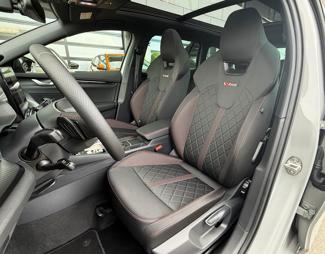Vordersitze Polsterung Skoda Octavia Combi RS 2.0 TSI 265 DSG