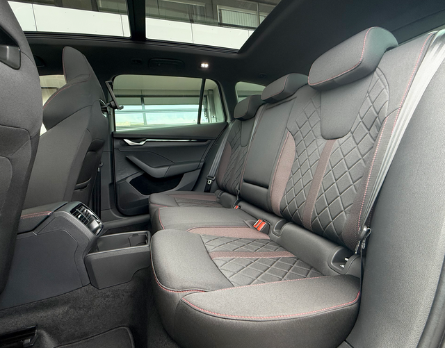 R&uuml;cksitzbank Skoda Octavia Combi RS 2.0 TSI 265 DSG