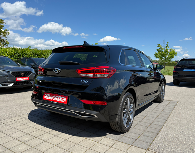 Hinten Hyundai i30 Prime 1.5 T-GDI 48V-Mildhybrid 160 iMT 