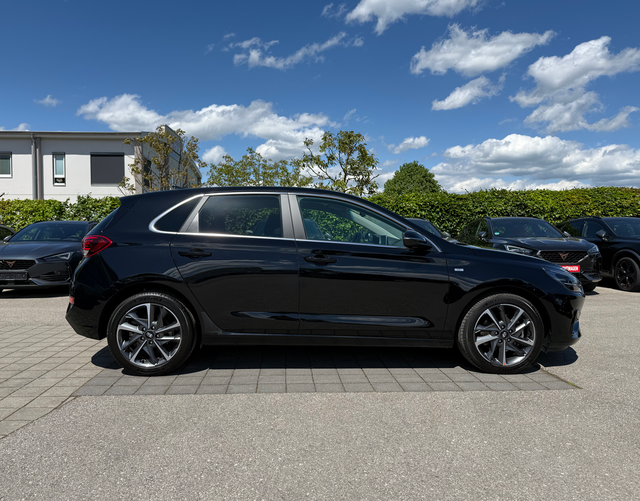 Beifahrerseite Hyundai i30 Prime 1.5 T-GDI 48V-Mildhybrid 160 iMT 