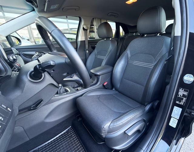 Vordersitze Hyundai i30 Prime 1.5 T-GDI 48V-Mildhybrid 160 iMT 