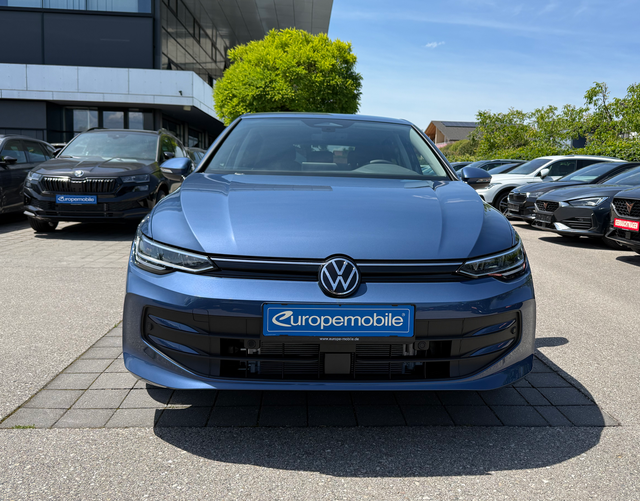 Vorne Volkswagen Golf LIMITED 2.0 TDI SCR 110kW DSG