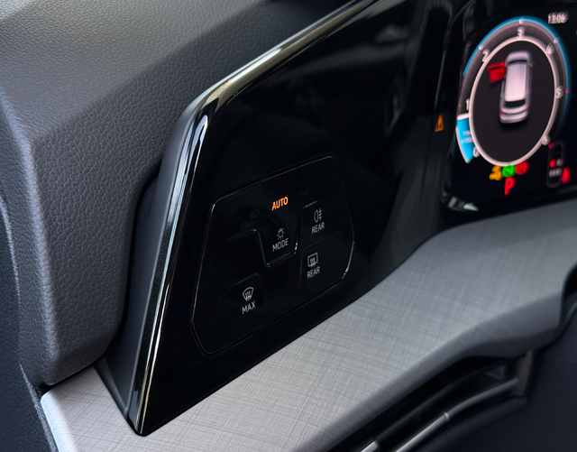 Digitales Cockpit Volkswagen Golf LIMITED 2.0 TDI SCR 110kW DSG
