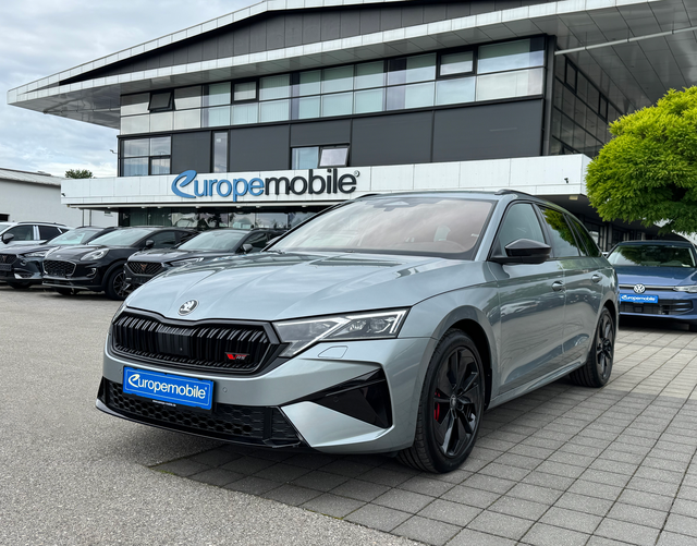 Vorne Skoda Octavia Combi RS 2.0 TSI 265 DSG