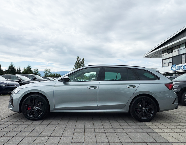 Fahrerseite Skoda Octavia Combi RS 2.0 TSI 265 DSG