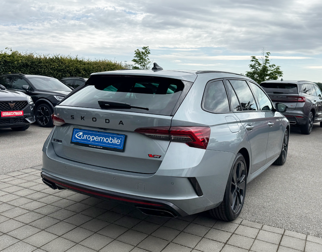 Hinten Skoda Octavia Combi RS 2.0 TSI 265 DSG