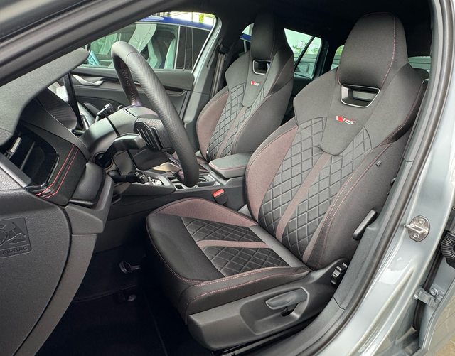 Vordersitze Polsterung Skoda Octavia Combi RS 2.0 TSI 265 DSG