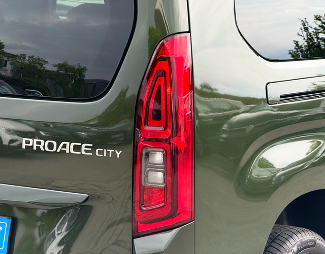 LED R&uuml;ckleuchte Toyota Proace City Verso TEAMPLAYER 1.5 D-4D 96 kW AT 7-Sitzer