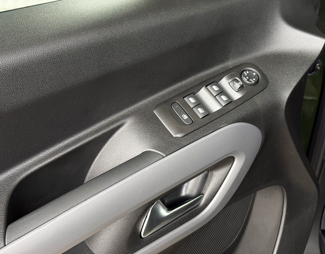 Fahrert&uuml;r Highlights Toyota Proace City Verso TEAMPLAYER 1.5 D-4D 96 kW AT 7-Sitzer