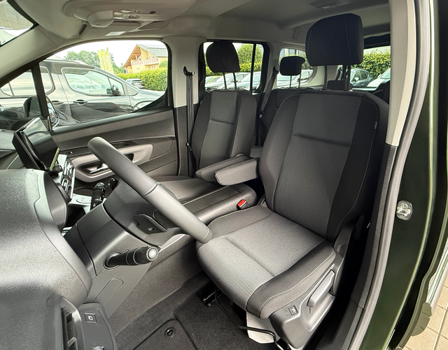 Vordersitze Polsterung Toyota Proace City Verso TEAMPLAYER 1.5 D-4D 96 kW AT 7-Sitzer