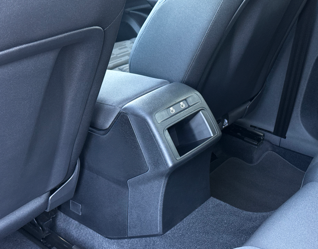 USB-Ladebuchsen in der Mittelkonsole der R&uuml;cksitze Audi Q5 2.0 TDI quattro