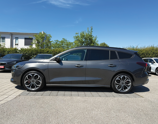 Fahrerseite Ford Focus Turnier ST-Line X