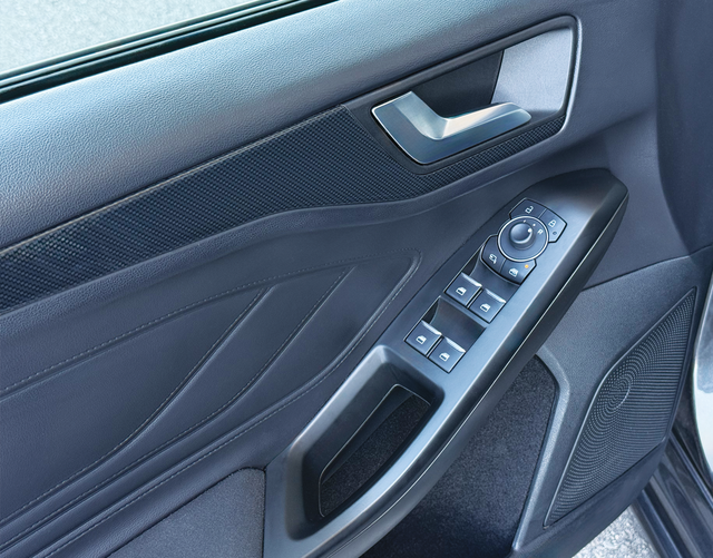 Fahrert&uuml;r Highlights Ford Focus Turnier ST-Line X